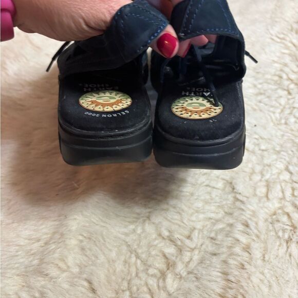 Earth Shoes Vintage Blue Sandals with Chunky Platform and Durable Design - Picture 8 of 8